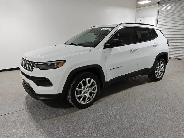 3C4NJDFBXNT230240 2022 JEEP COMPASS - Image 1