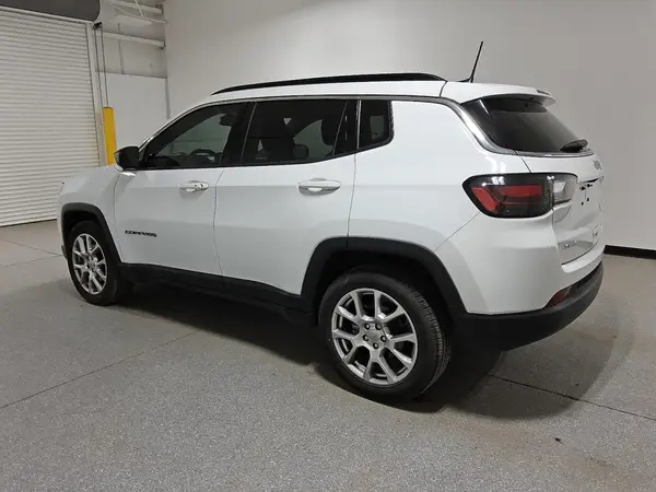 3C4NJDFBXNT230240 2022 JEEP COMPASS - Image 2