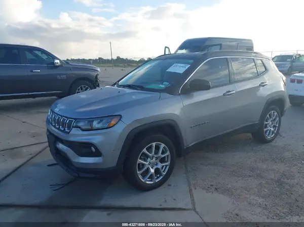 3C4NJDFBXNT231873 2022 JEEP COMPASS - Image 2