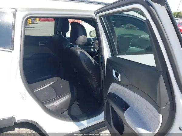 3C4NJDFN2PT572696 2023 JEEP COMPASS - Image 8