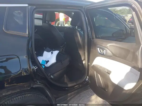3C4NJDFN6RT105235 2024 JEEP COMPASS - Image 8