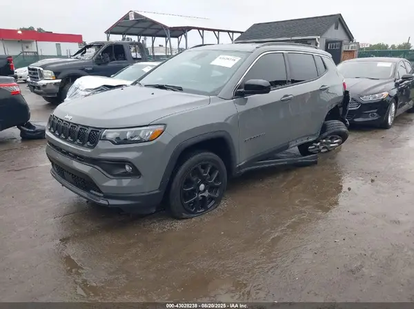 3C4NJDFN7PT558387 2023 JEEP COMPASS - Image 2