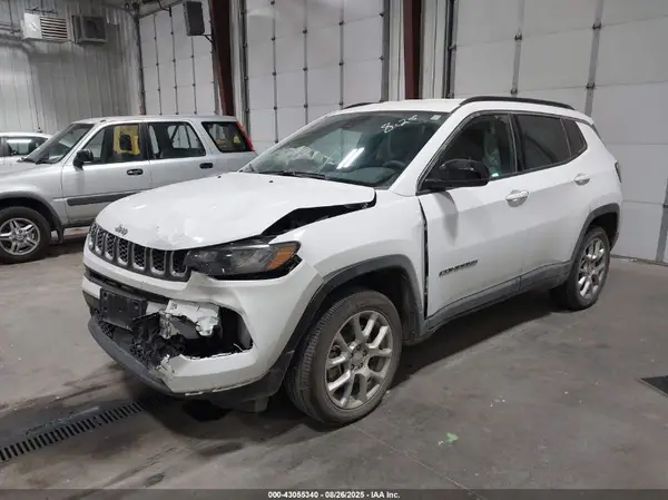 3C4NJDFN8RT122201 2024 JEEP COMPASS - Image 2