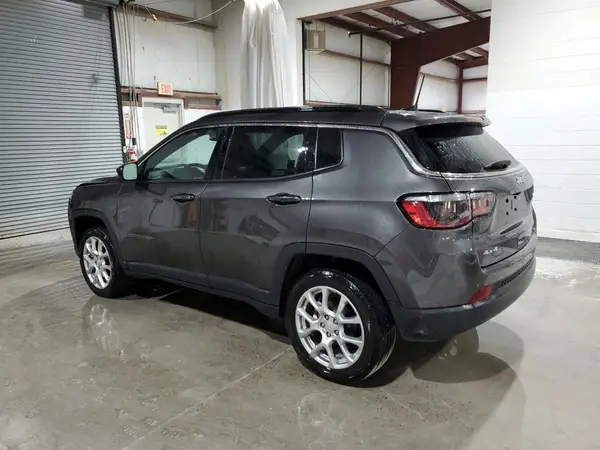 3C4NJDFN9PT558505 2023 JEEP COMPASS - Image 2