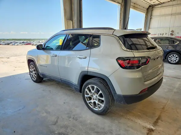 3C4NJDFN9RT130520 2024 JEEP COMPASS - Image 2