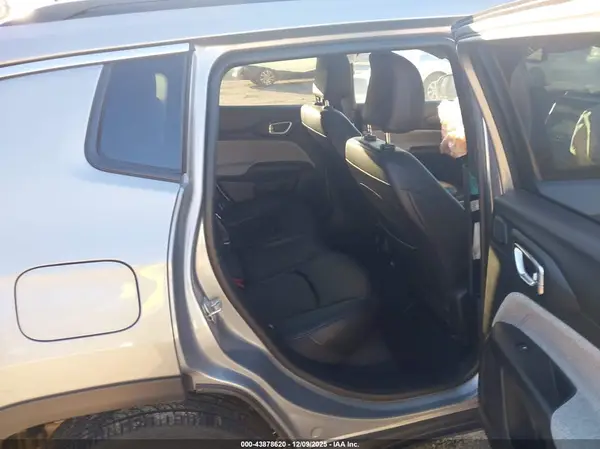 3C4NJDFNXPT570503 2023 JEEP COMPASS - Image 8
