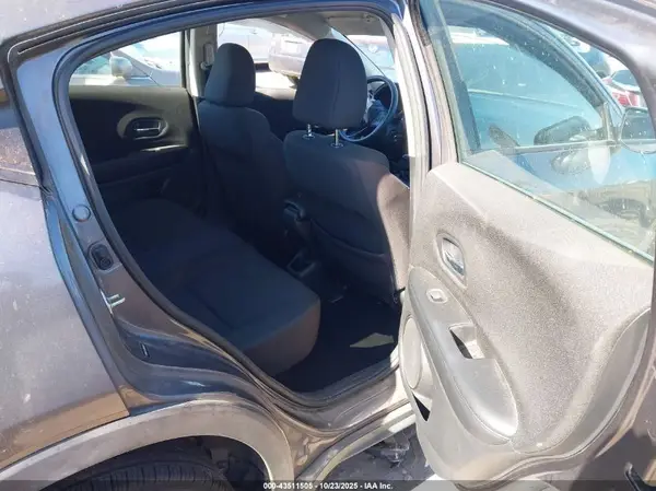 3CZRU5G32JM700913 2018 HONDA HR-V - Image 8