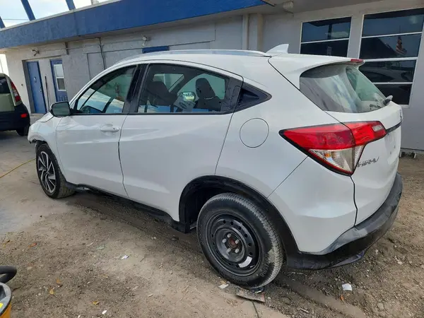3CZRU5H10KM730796 2019 HONDA HR-V - Image 2