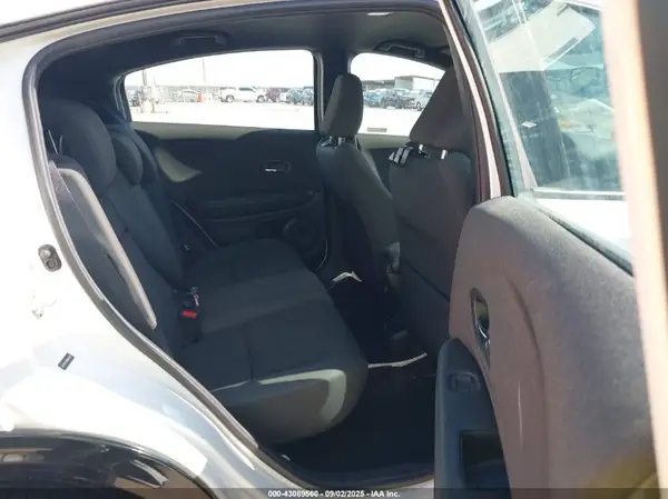 3CZRU5H11KM701095 2019 HONDA HR-V - Image 8