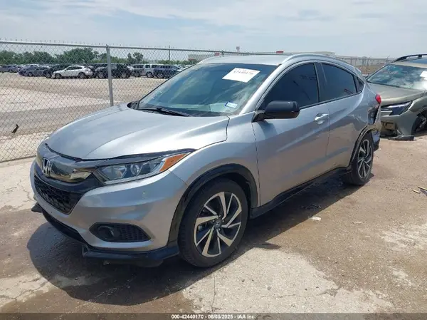 3CZRU5H12KG715389 2019 HONDA HR-V - Image 2