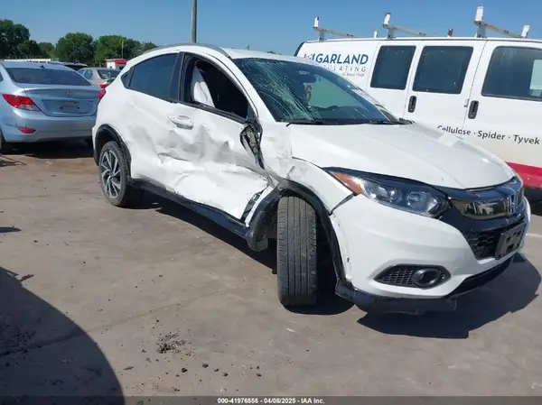 3CZRU5H13KM700854 2019 HONDA HR-V - Image 1