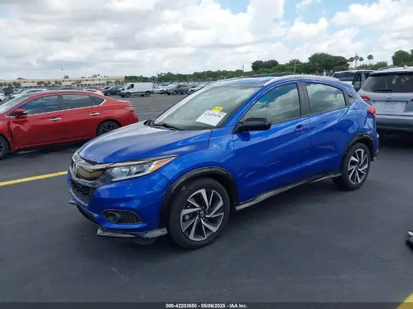 3CZRU5H17KG713217 2019 HONDA HR-V - Image 2