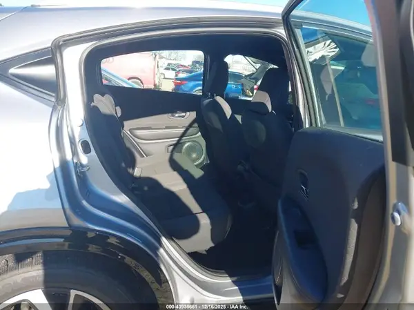 3CZRU5H19KG707502 2019 HONDA HR-V - Image 8