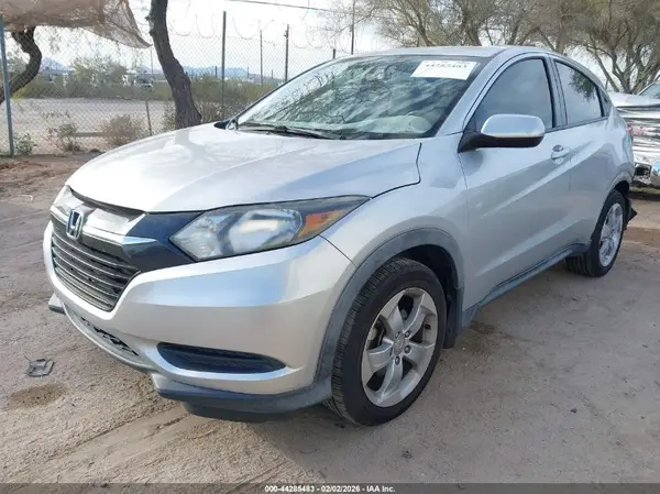 3CZRU5H30GM744688 2016 HONDA HR-V - Image 2