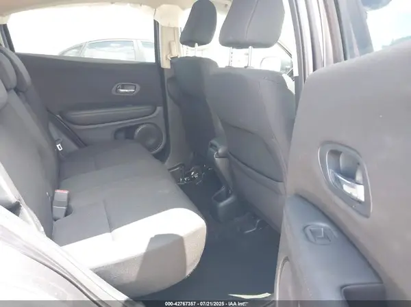 3CZRU5H30JG704648 2018 HONDA HR-V - Image 8