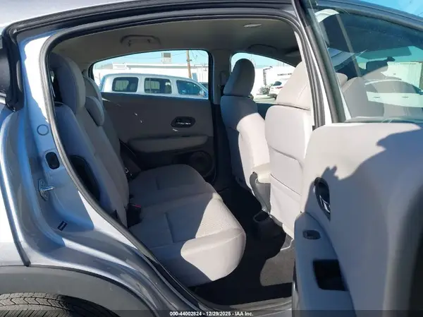 3CZRU5H30JM710676 2018 HONDA HR-V - Image 8