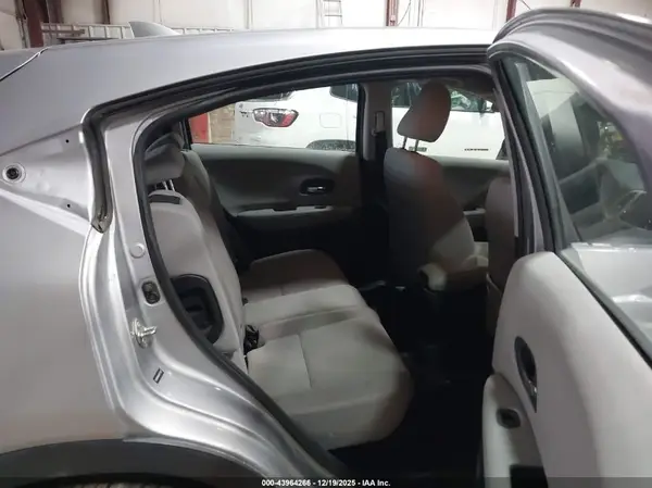 3CZRU5H30JM711732 2018 HONDA HR-V - Image 8