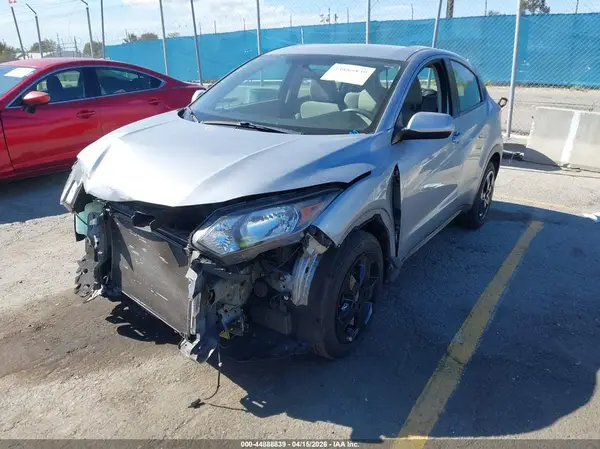 3CZRU5H30JM720639 2018 HONDA HR-V - Image 2