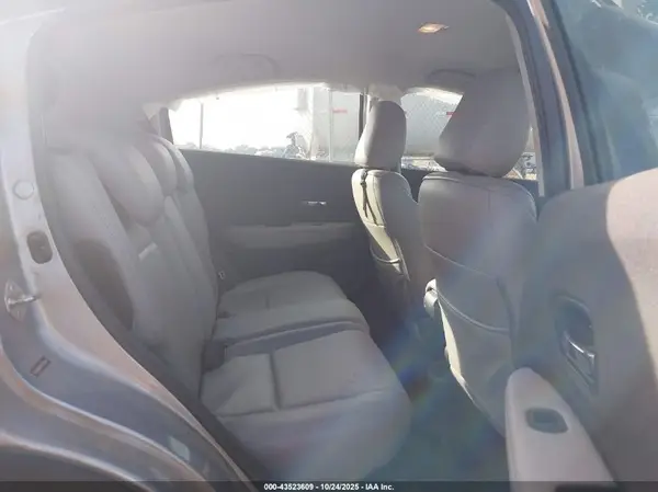 3CZRU5H30KG715229 2019 HONDA HR-V - Image 8