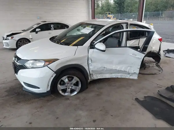 3CZRU5H31GM700120 2016 HONDA HR-V - Image 2