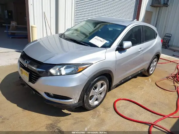 3CZRU5H31GM743243 2016 HONDA HR-V - Image 2