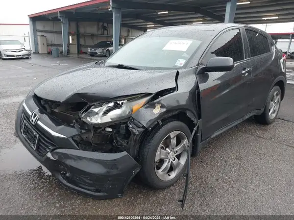 3CZRU5H31JG703329 2018 HONDA HR-V - Image 2