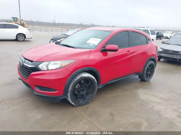 3CZRU5H31JG704058 2018 HONDA HR-V - Image 2