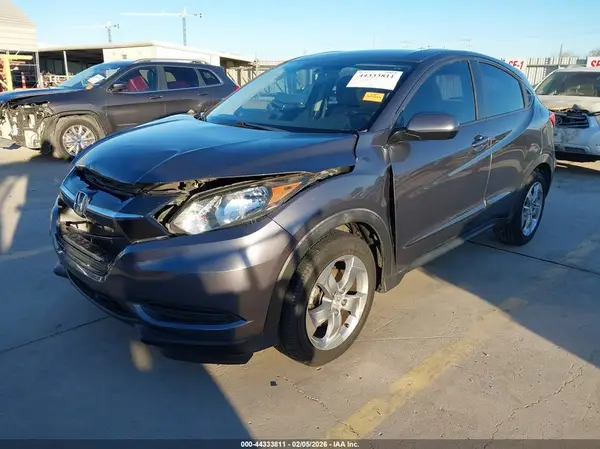 3CZRU5H31JG704660 2018 HONDA HR-V - Image 2