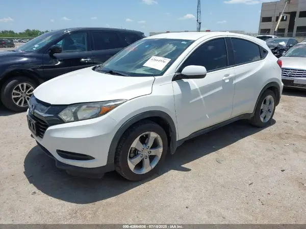 3CZRU5H31JM713666 2018 HONDA HR-V - Image 2