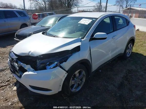 3CZRU5H31JM717362 2018 HONDA HR-V - Image 2