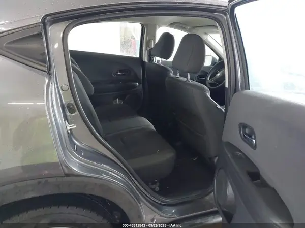 3CZRU5H31KG701579 2019 HONDA HR-V - Image 8