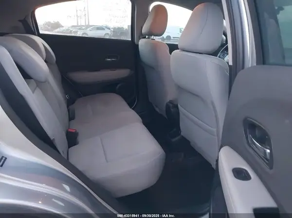 3CZRU5H31KG714932 2019 HONDA HR-V - Image 8