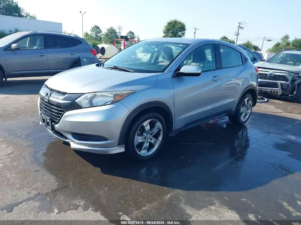 3CZRU5H32HG701597 2017 HONDA HR-V - Image 2