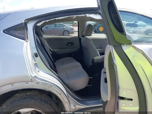 3CZRU5H32HG704189 2017 HONDA HR-V - Image 8