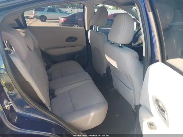 3CZRU5H32HG704693 2017 HONDA HR-V - Image 8