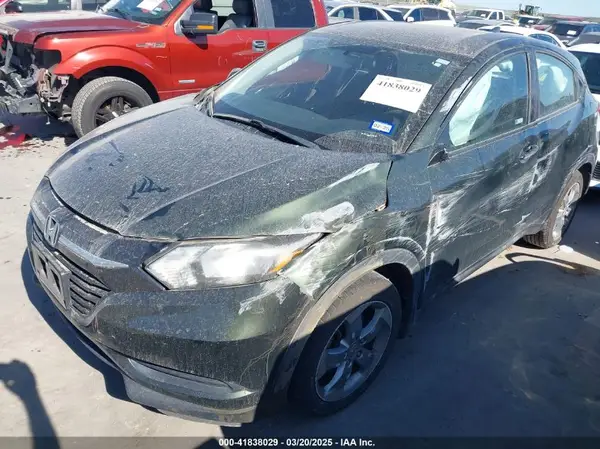 3CZRU5H32JG706501 2018 HONDA HR-V - Image 2