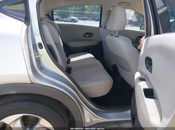 3CZRU5H32JM715023 2018 HONDA HR-V - Image 8