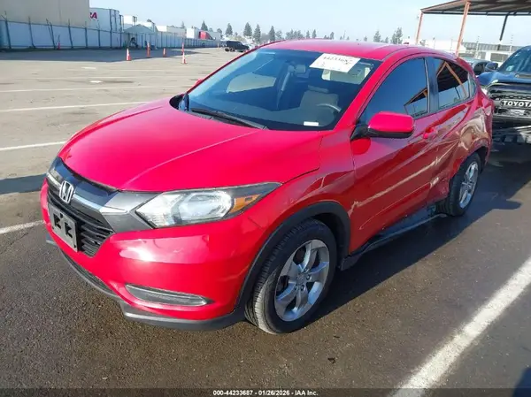 3CZRU5H32JM715457 2018 HONDA HR-V - Image 2