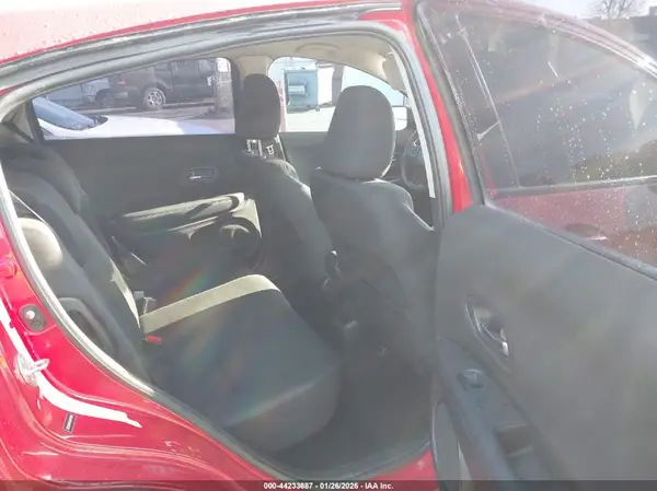 3CZRU5H32JM715457 2018 HONDA HR-V - Image 8