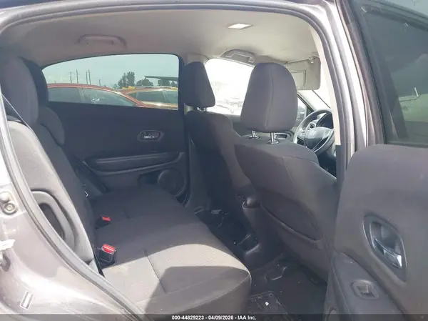 3CZRU5H32JM716172 2018 HONDA HR-V - Image 8