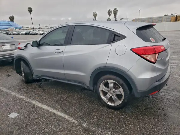 3CZRU5H32JM716950 2018 HONDA HR-V - Image 2