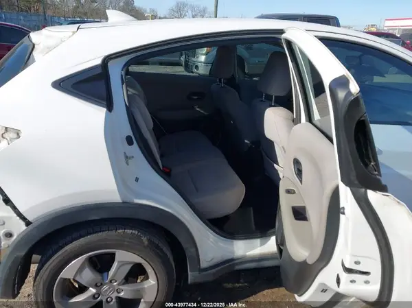 3CZRU5H32JM718553 2018 HONDA HR-V - Image 8