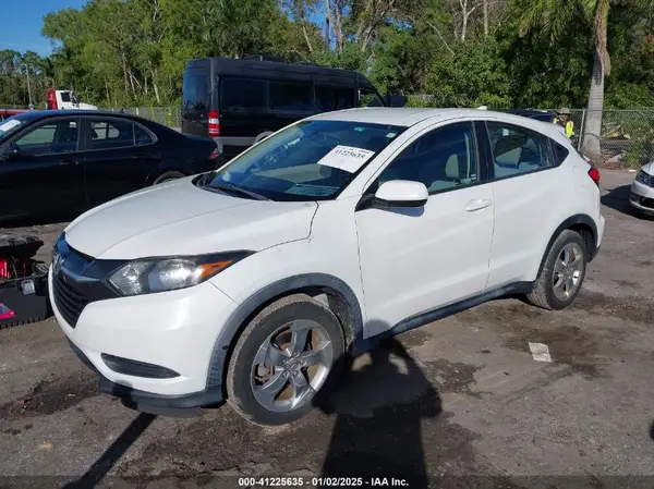 3CZRU5H32JM722330 2018 HONDA HR-V - Image 2