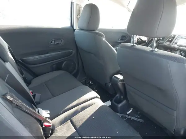 3CZRU5H32KG710646 2019 HONDA HR-V - Image 8