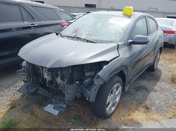 3CZRU5H32KG716303 2019 HONDA HR-V - Image 2