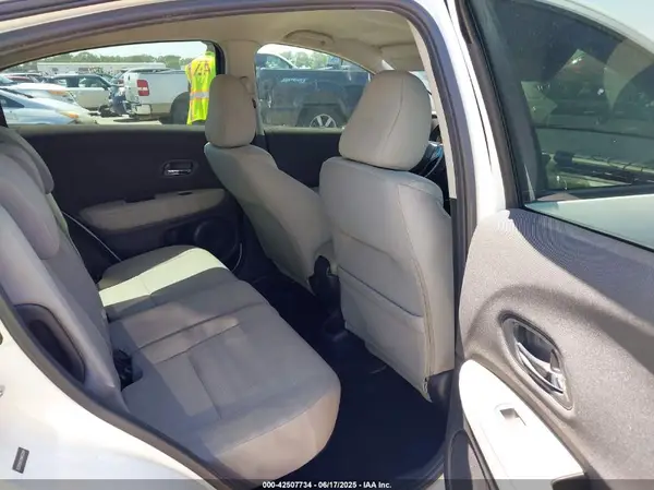 3CZRU5H32KM702094 2019 HONDA HR-V - Image 8