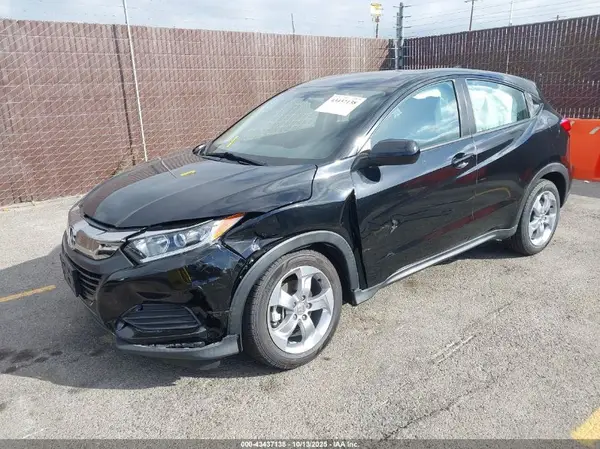 3CZRU5H32KM725195 2019 HONDA HR-V - Image 2
