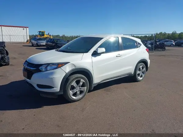3CZRU5H33HM101821 2017 HONDA HR-V - Image 2