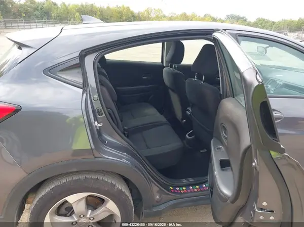 3CZRU5H33HM709452 2017 HONDA HR-V - Image 8