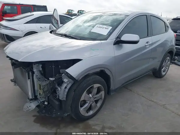 3CZRU5H33JM710851 2018 HONDA HR-V - Image 2